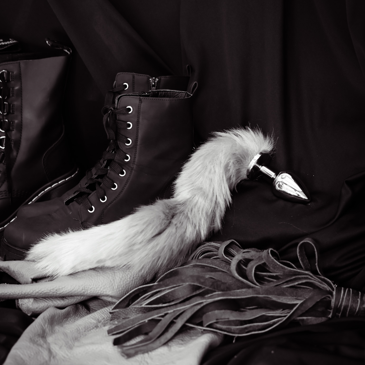 Mbn0037 Fox Tail Butt Plug Large Grey