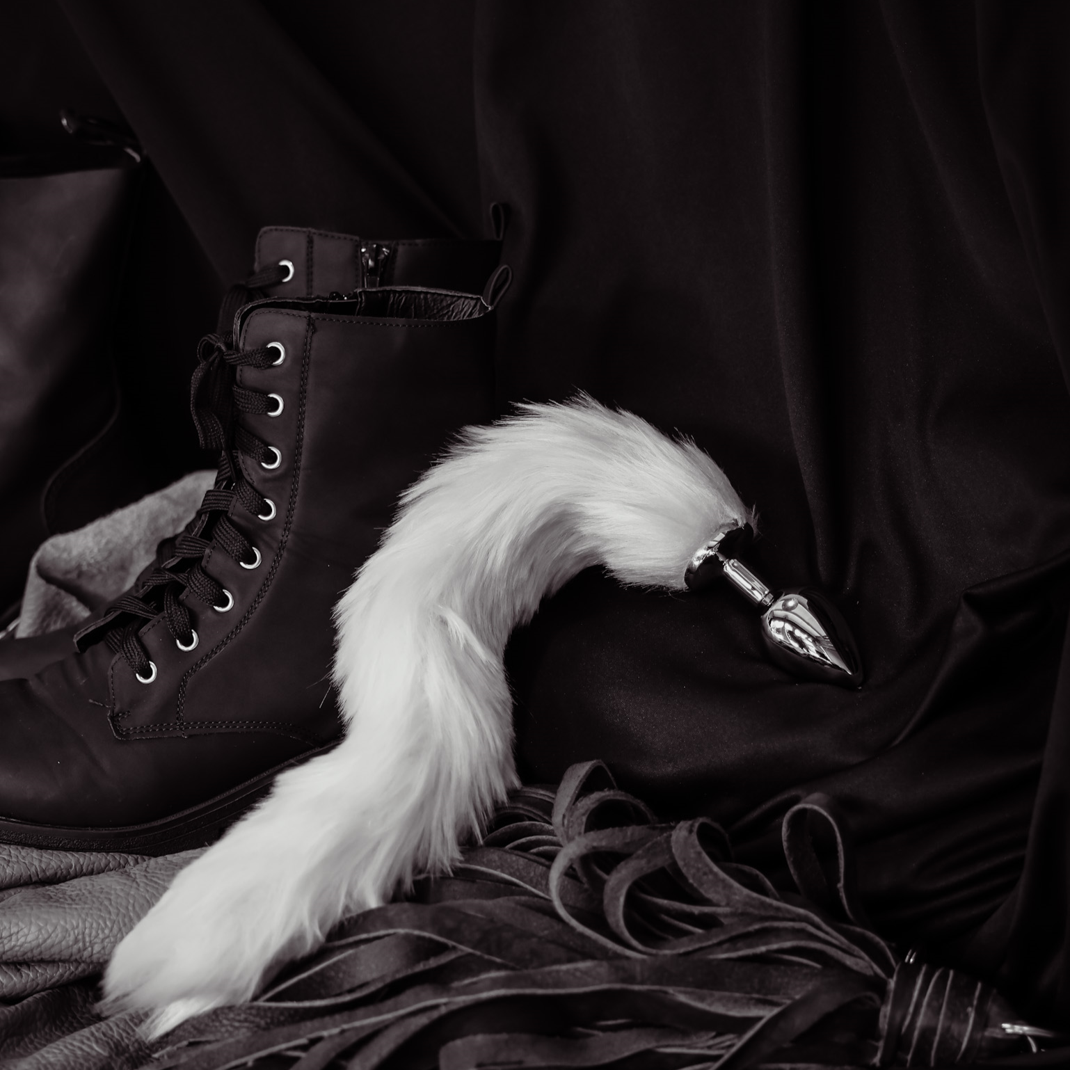 Mbn0038 Fox Tail Butt Plug Medium Pink